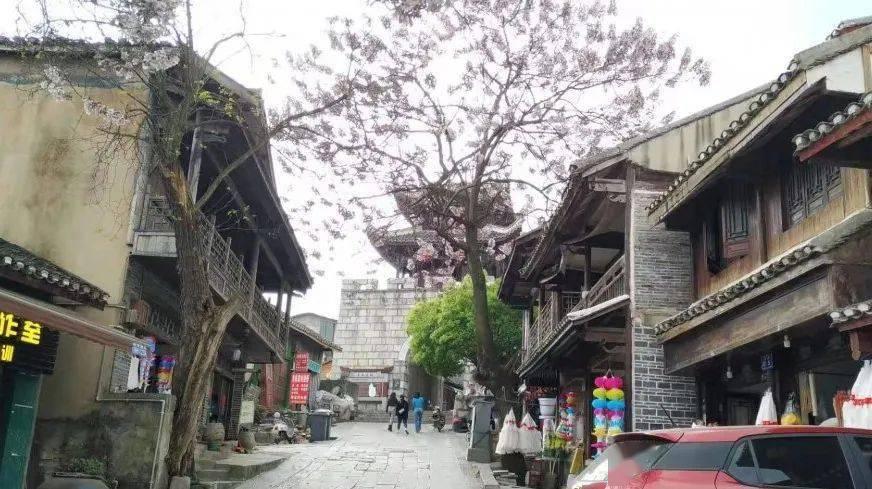 霸权将如何陨落？缓慢侵蚀，而后骤然崩塌